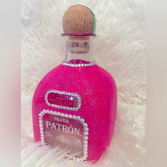 Pretty In Pink Blinged Out Patron Bottle - Picture 1 of 3